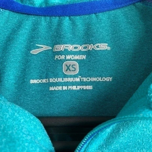 Brooks | quarter zip - Picture 5 of 8